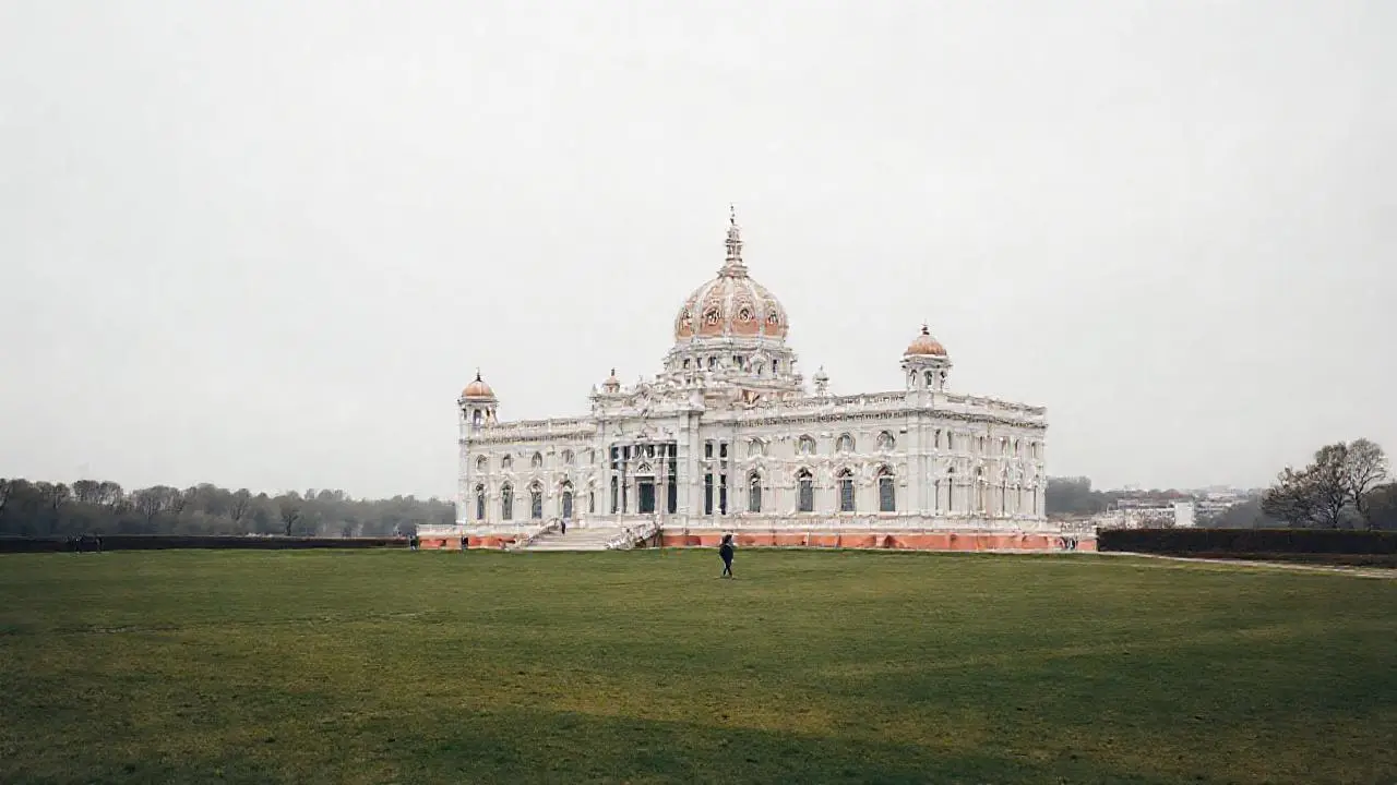 Fachada ornamentada del Royal Pavilion, atmósfera suave