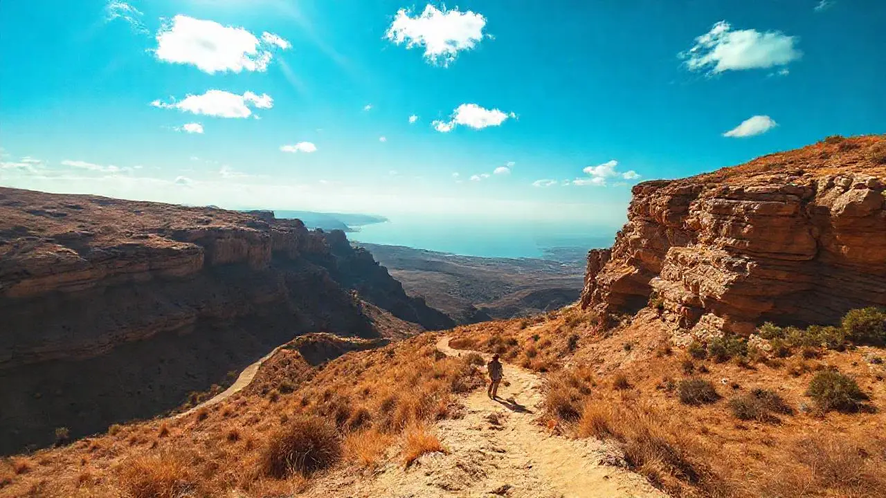 Paisaje árido, vasto y silencioso