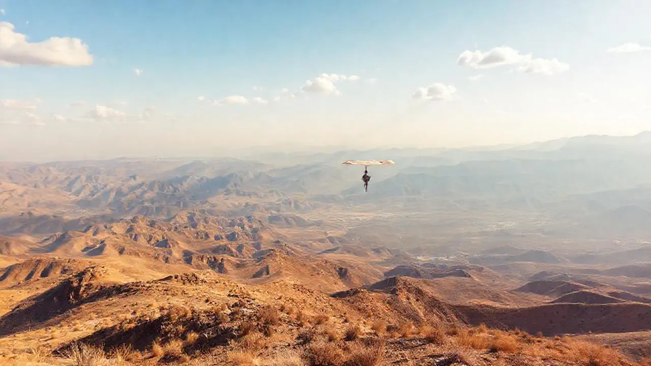 Vasto paisaje desértico con una figura volando