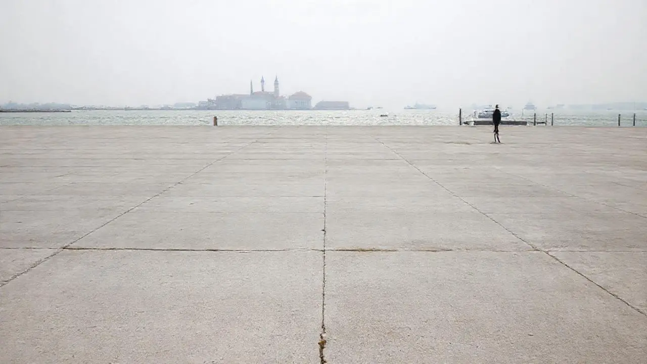 Calma, escala y quietud en un paisaje urbano