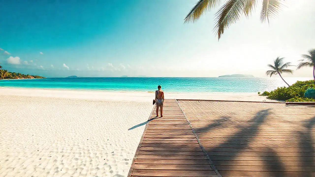 Playa tropical serena y luminosa