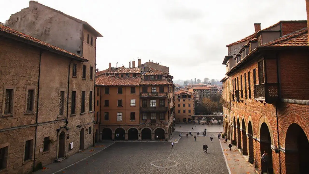 Pueblo antiguo, tranquilo y con luz suave