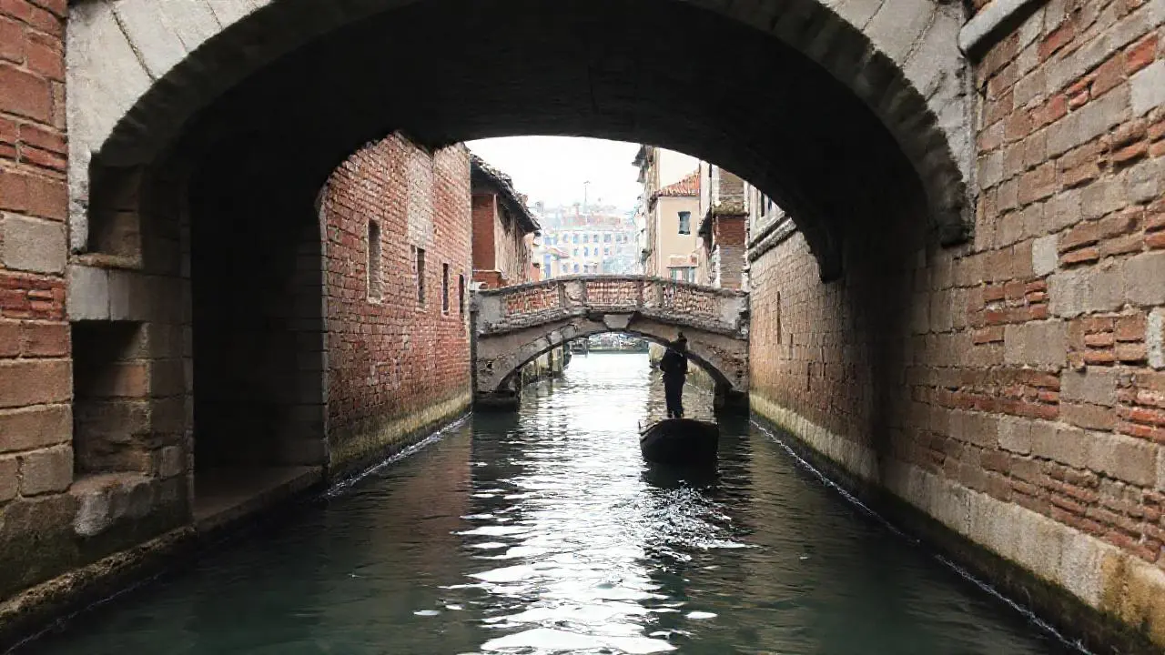 Venecia: arquitectura antigua, luz suave y melancólica