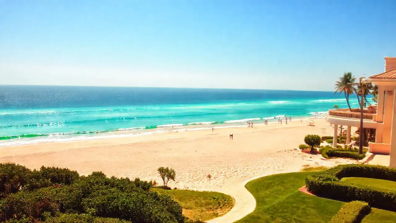 Playa tropical, ambiente relajado y soleado