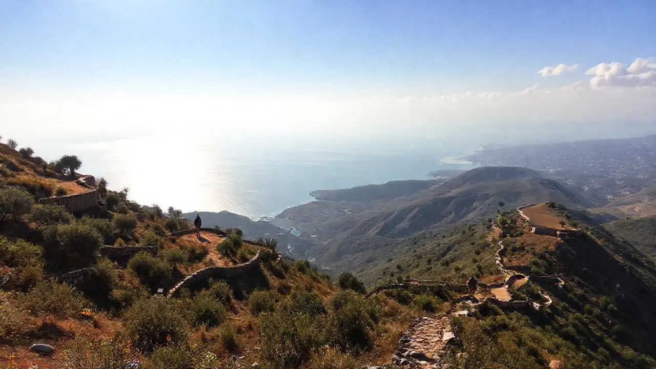 Paisaje mediterráneo tranquilo y extenso