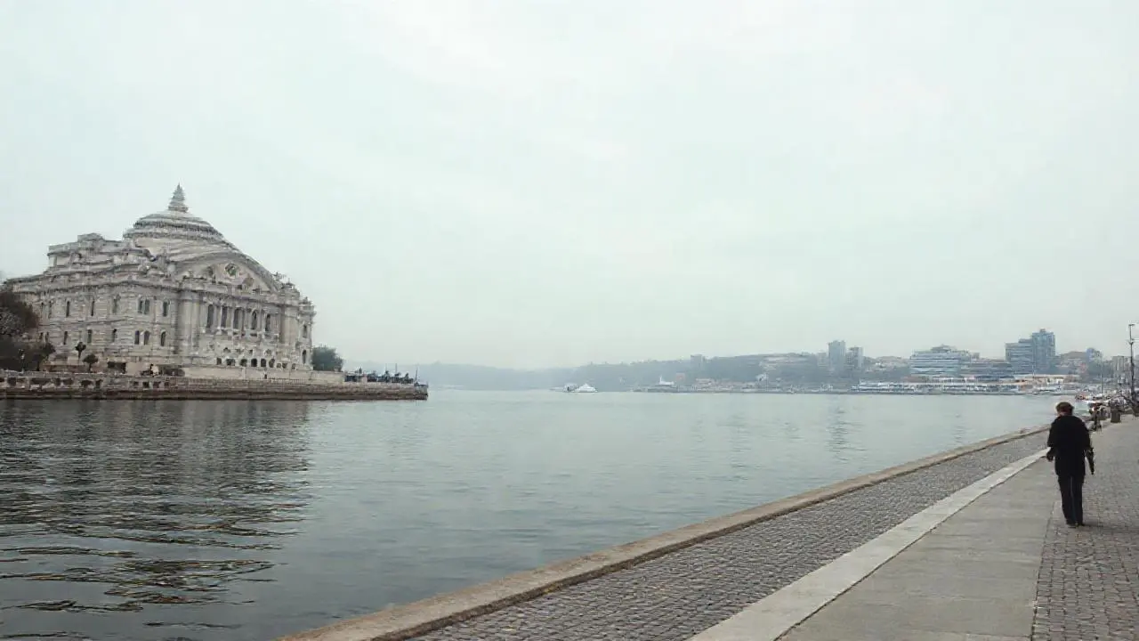 Serena vista urbana, calma y silenciosa