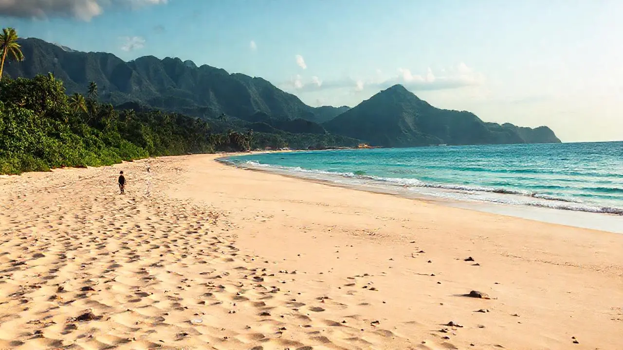 Playa tranquila, exuberante y con profundidad