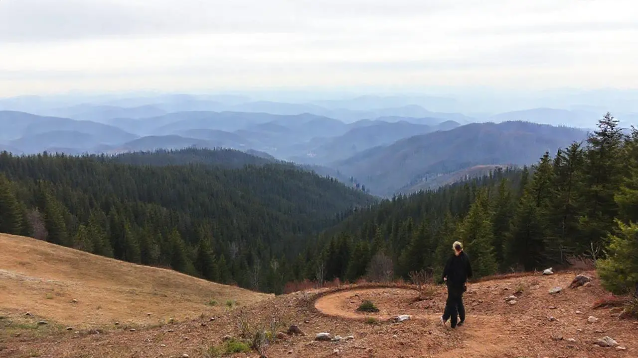 Paisaje sereno, vasto y atmosférico