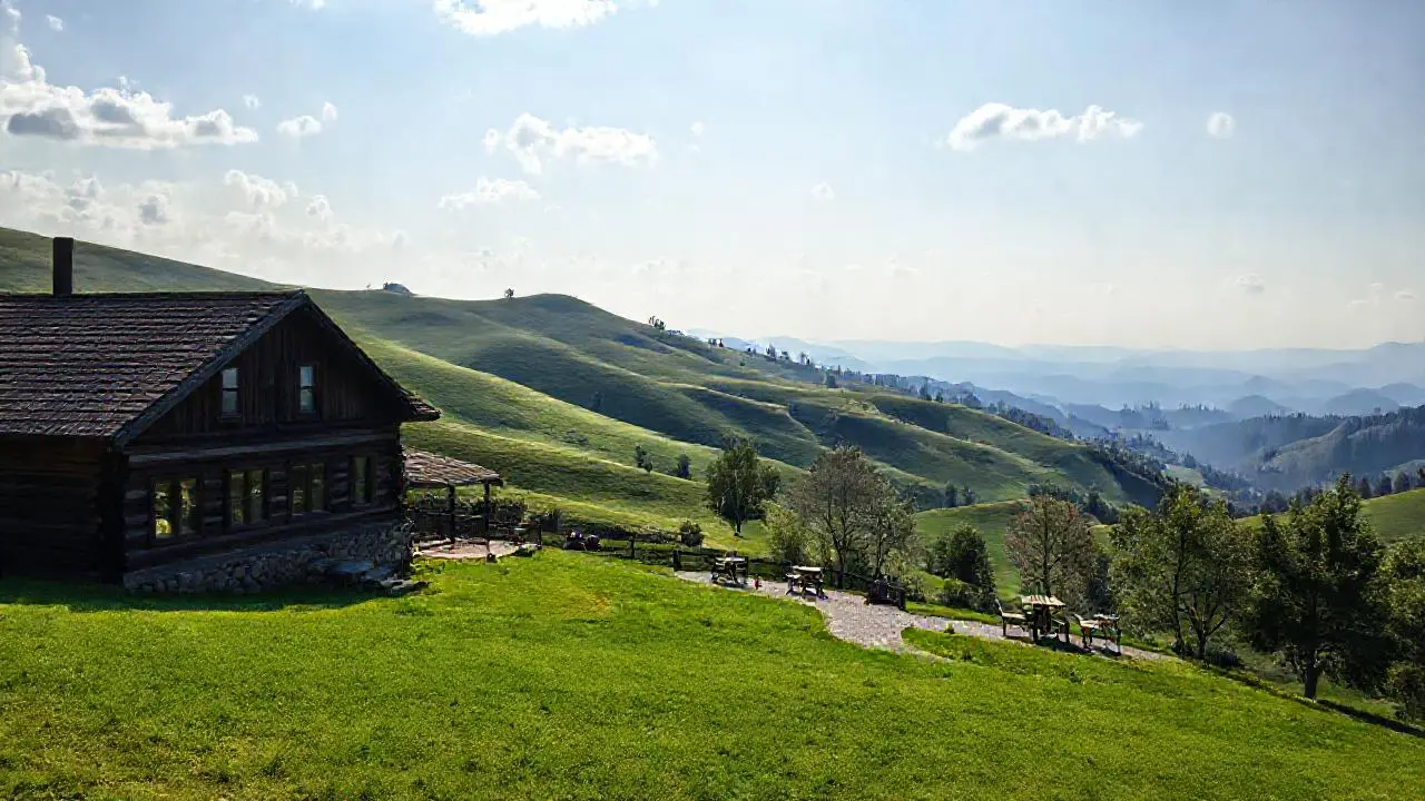 Paisaje rural tranquilo, vasto y sereno