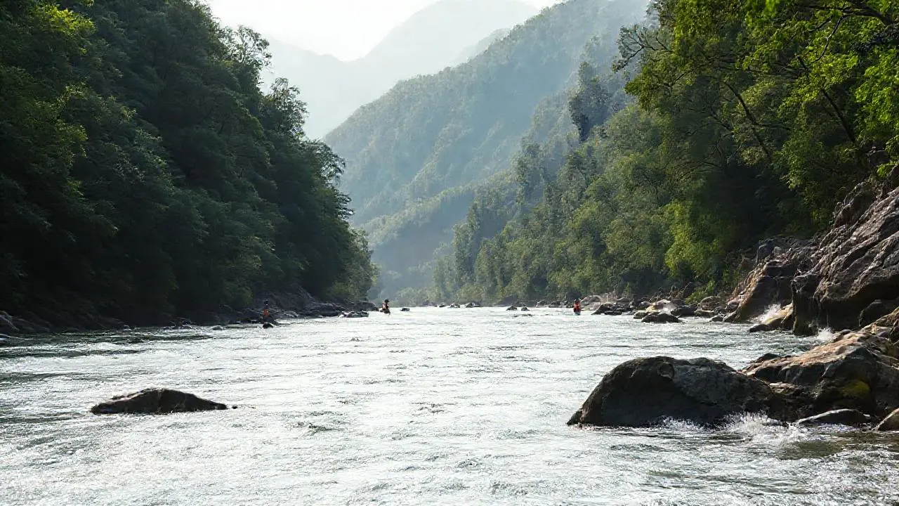 Paz natural y río sereno