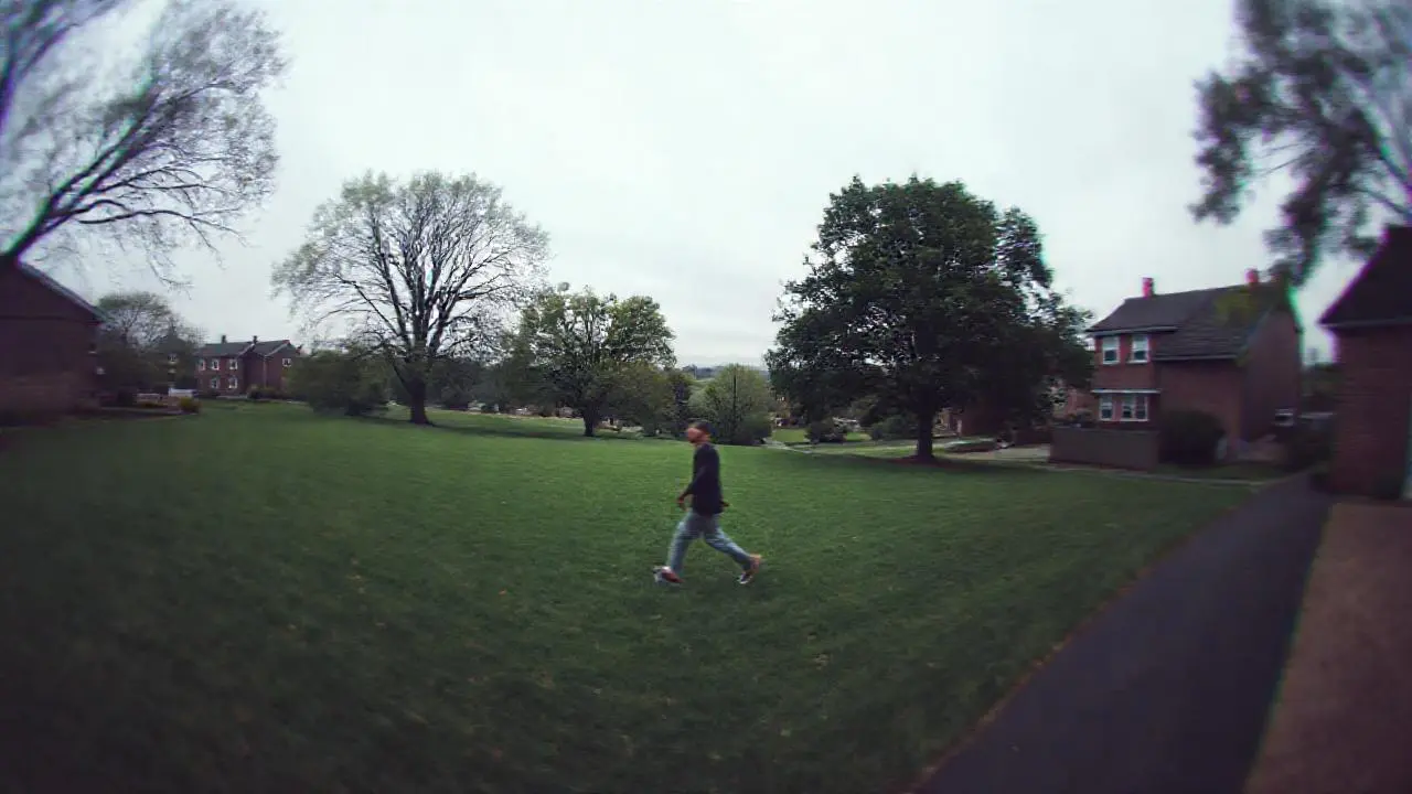 Paisaje suburbano tranquilo y ligeramente borroso