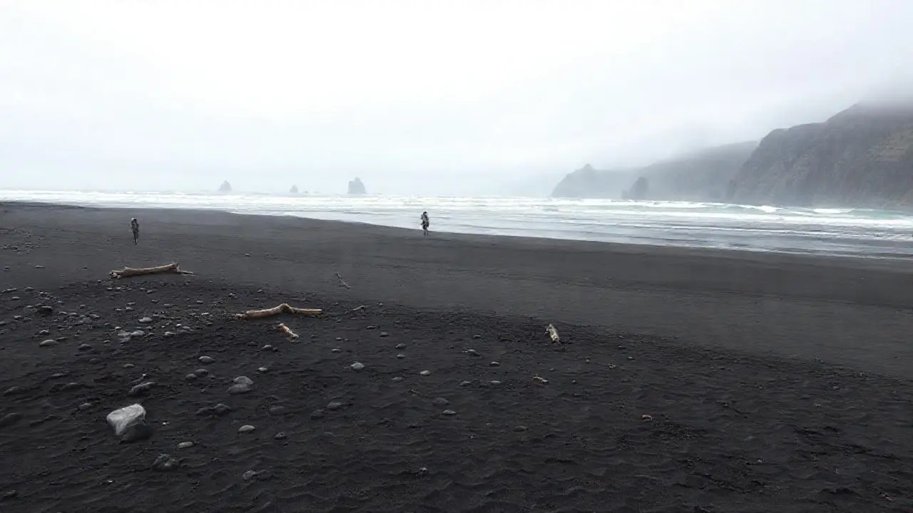 Costa salvaje, solitaria y vasta