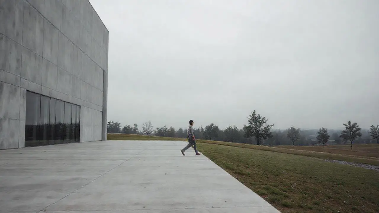 Arquitectura moderna, calma y figura solitaria