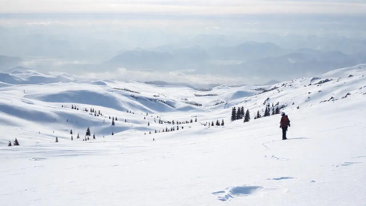 Paisaje invernal amplio y sereno