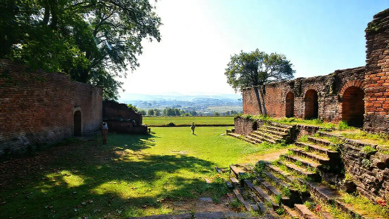 Ruinas antiguas en un paisaje sereno