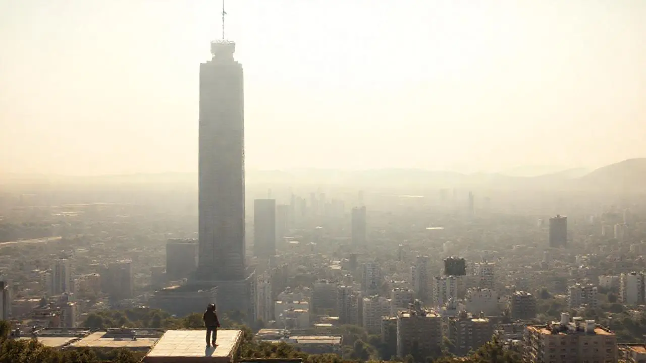 Ciudad extensa, urbana, realista y suave