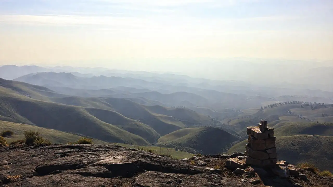 Paisaje extenso, sereno y natural