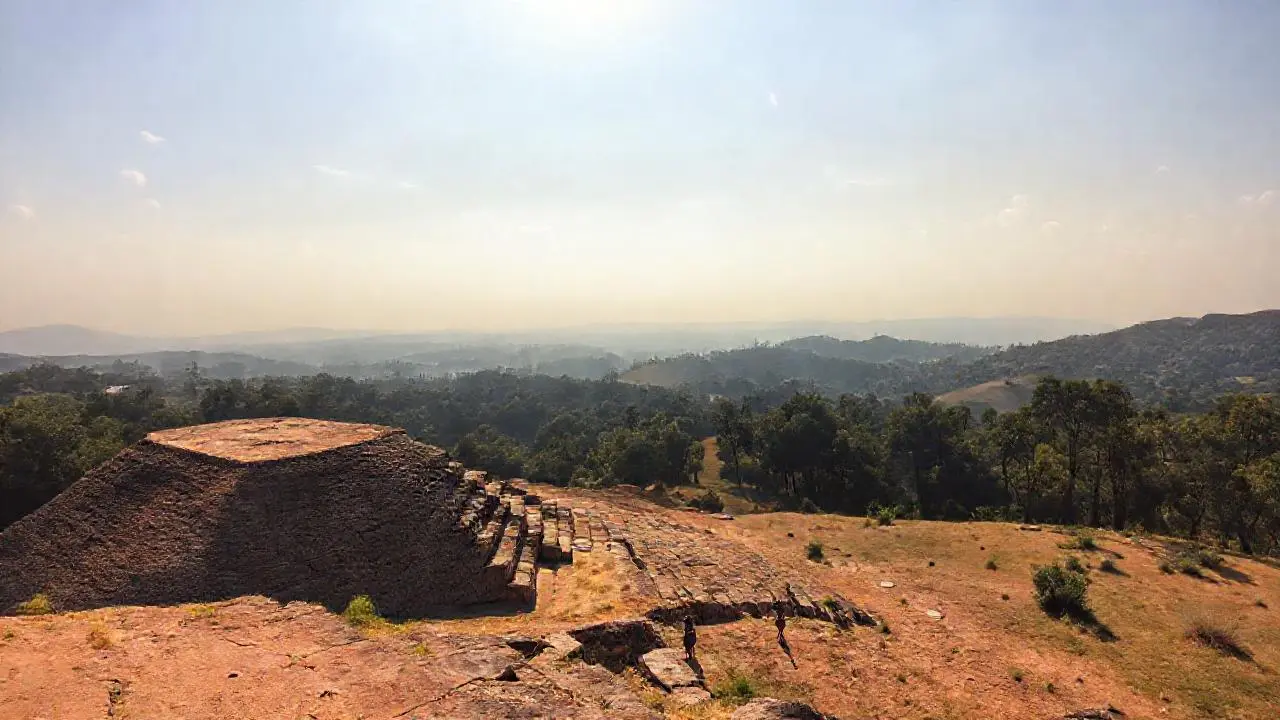 Paisaje antiguo, sereno y vasto
