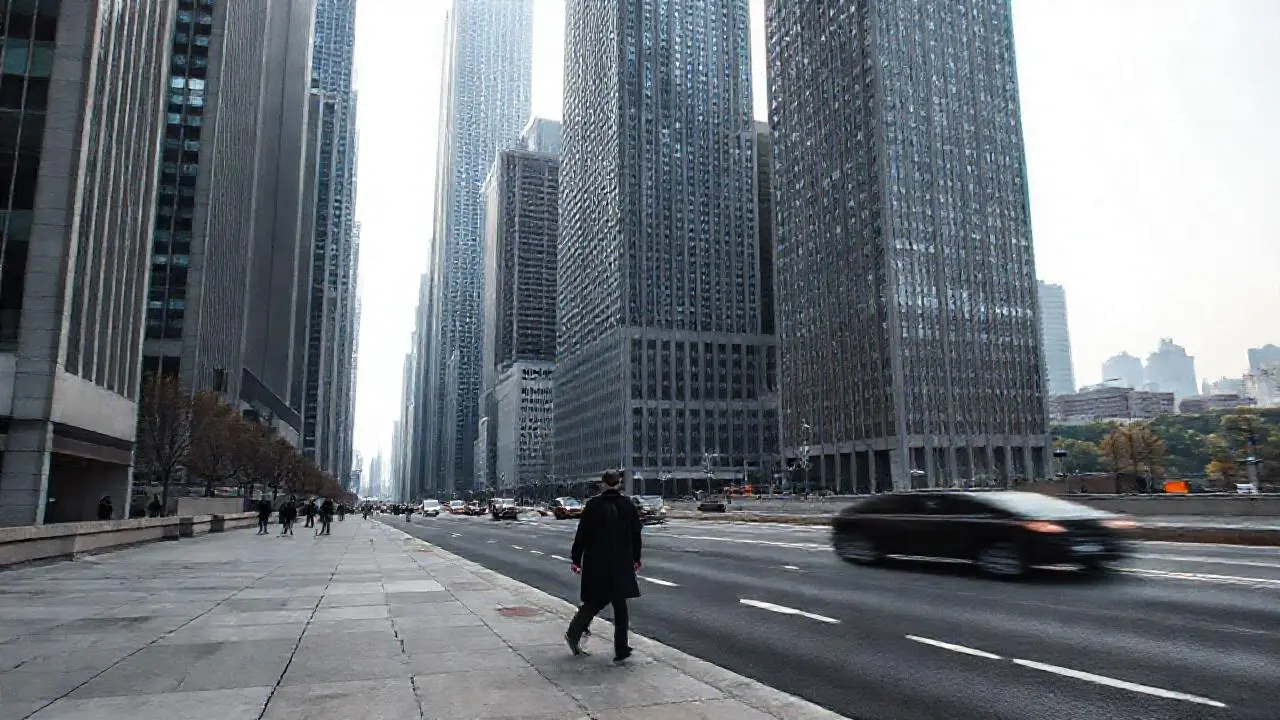 Ciudad moderna, tranquila y extensa
