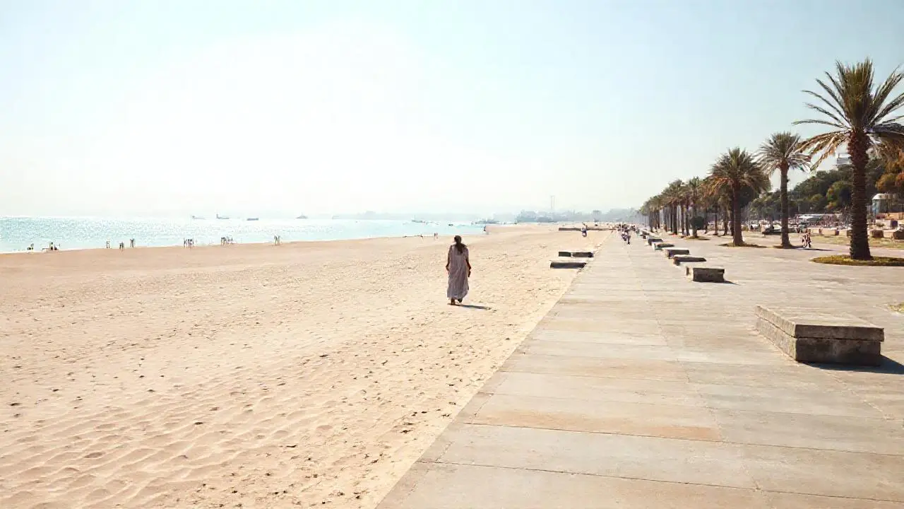 Paz costera, luz suave y amplia