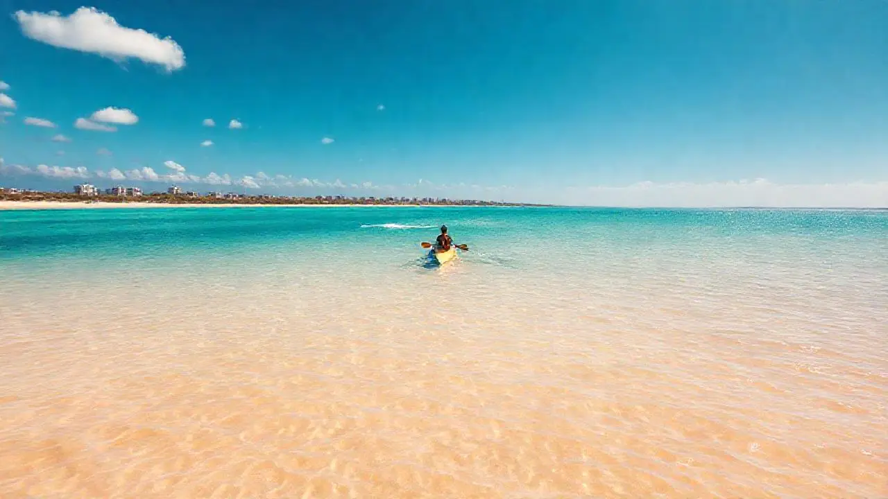 Un paisaje costero sereno y luminoso