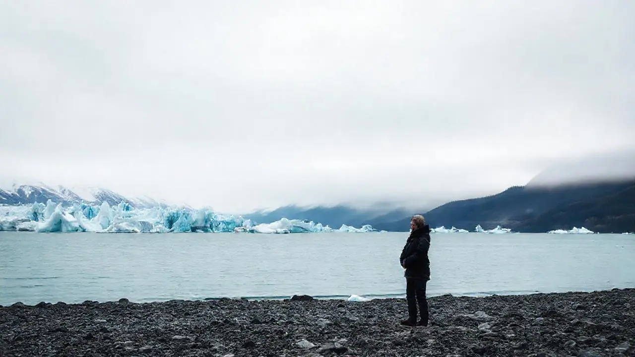 Paisaje glacial, frío y distante