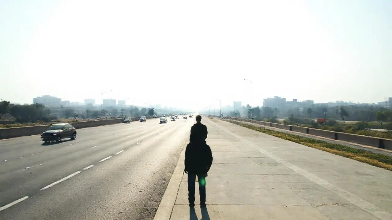 Escena urbana tranquila, con suave perspectiva