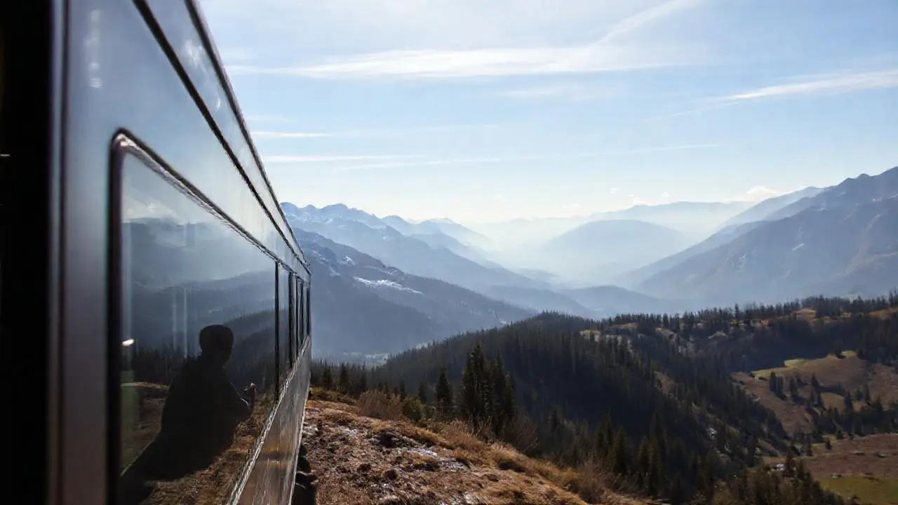 Paisaje alpino vasto y sereno, con tren