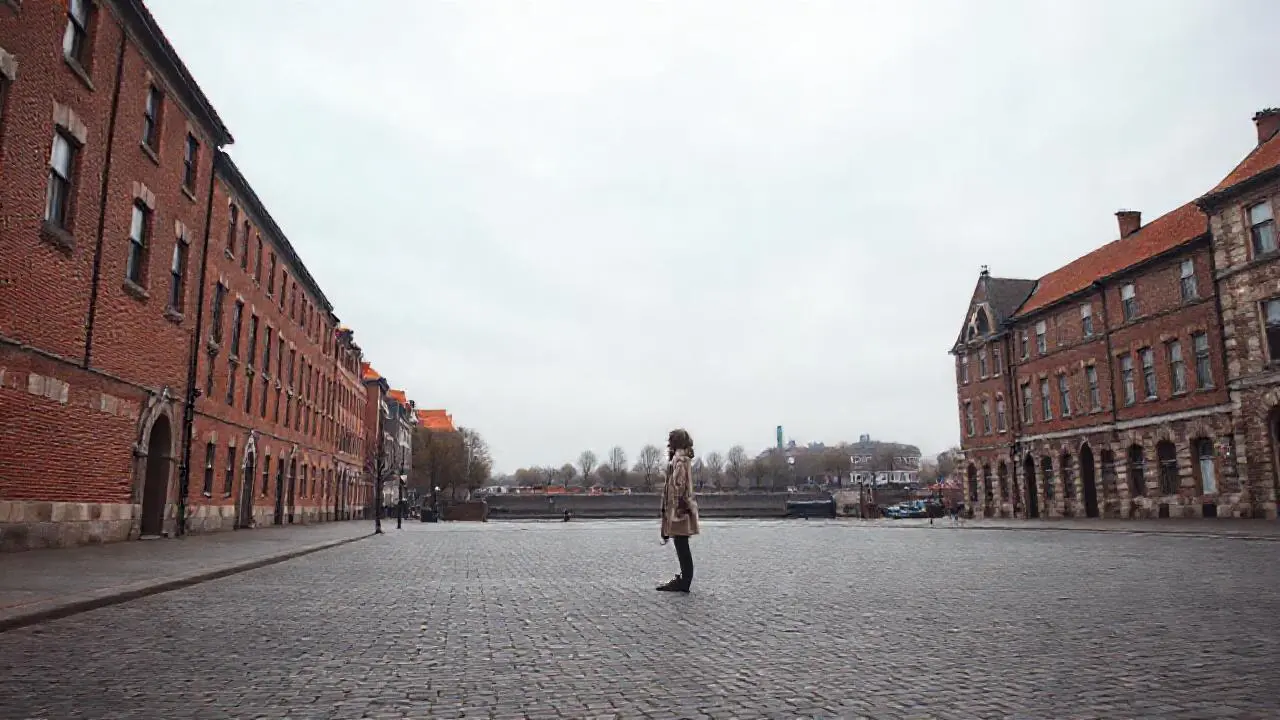 Escena urbana tranquila y ligeramente difusa