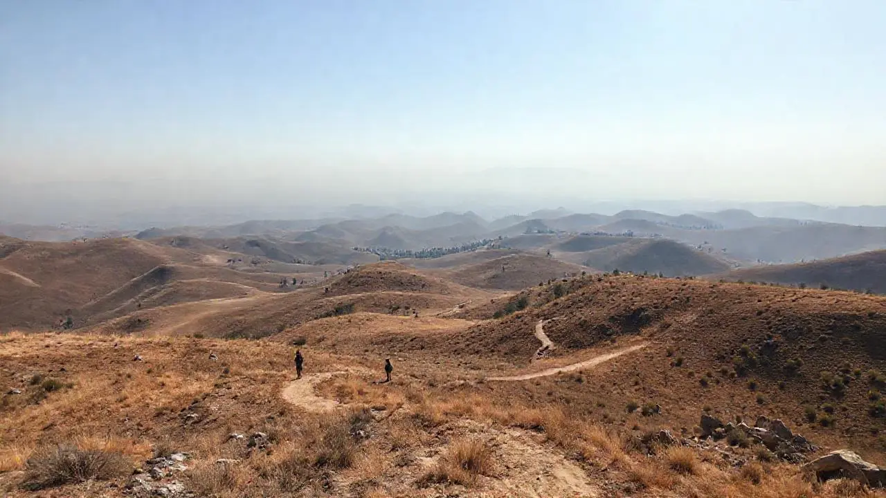 Paisaje amplio, sereno y natural
