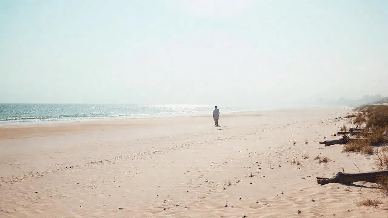Playa serena y luminosa, vasta e inmensa