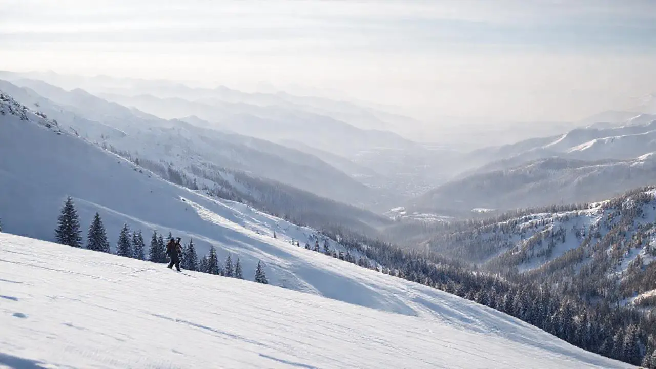 Remoto paisaje invernal, silencioso y vasto