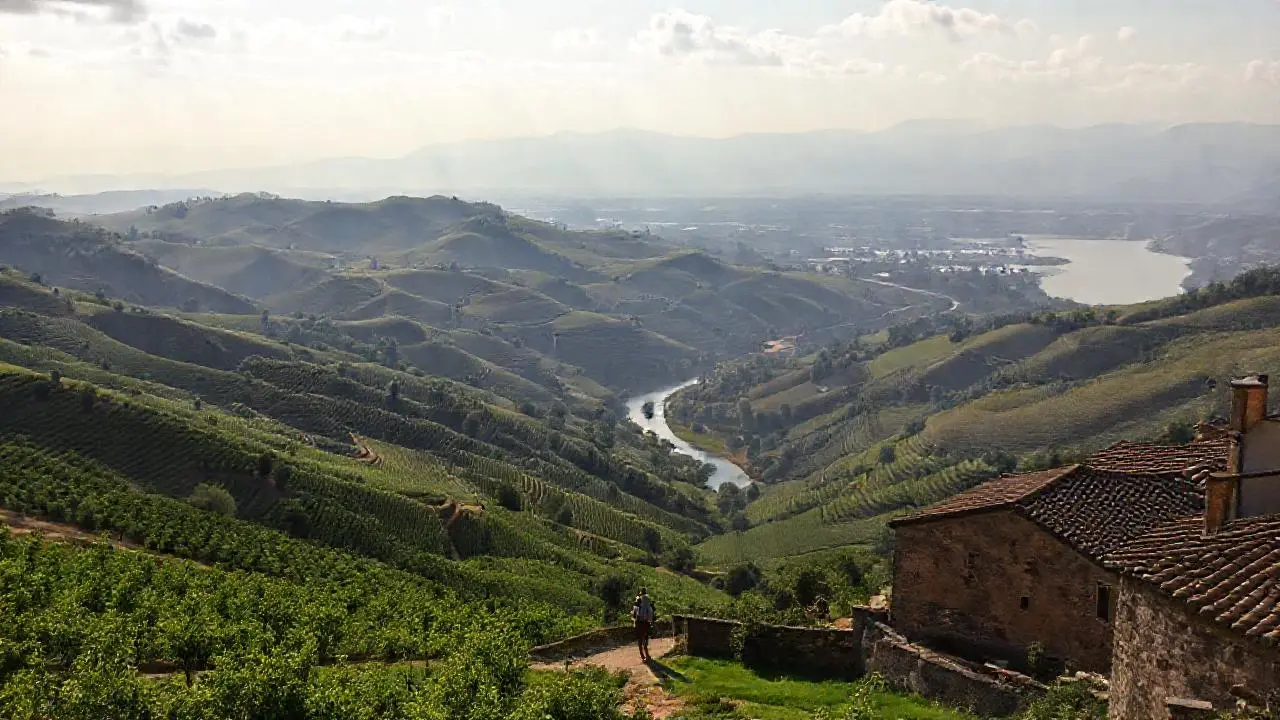 Paisaje sereno, amplio y natural