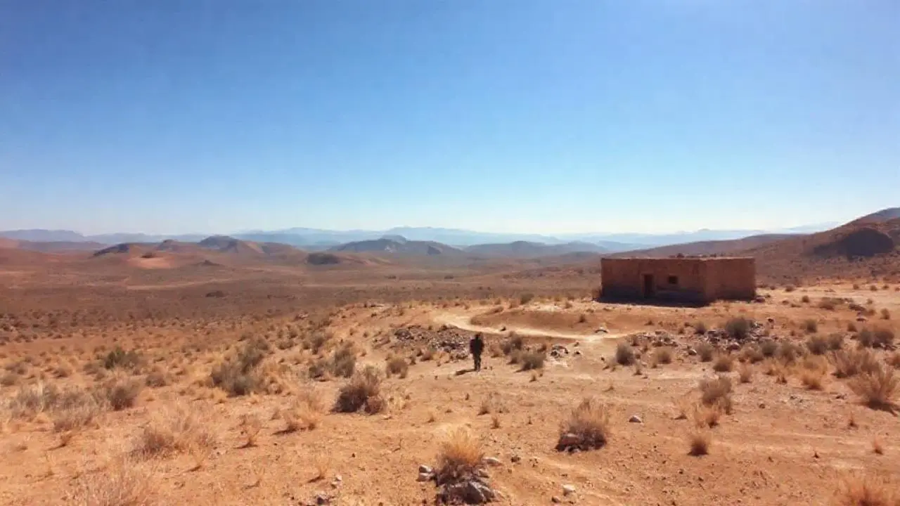 Paisaje árido, solitario y sereno