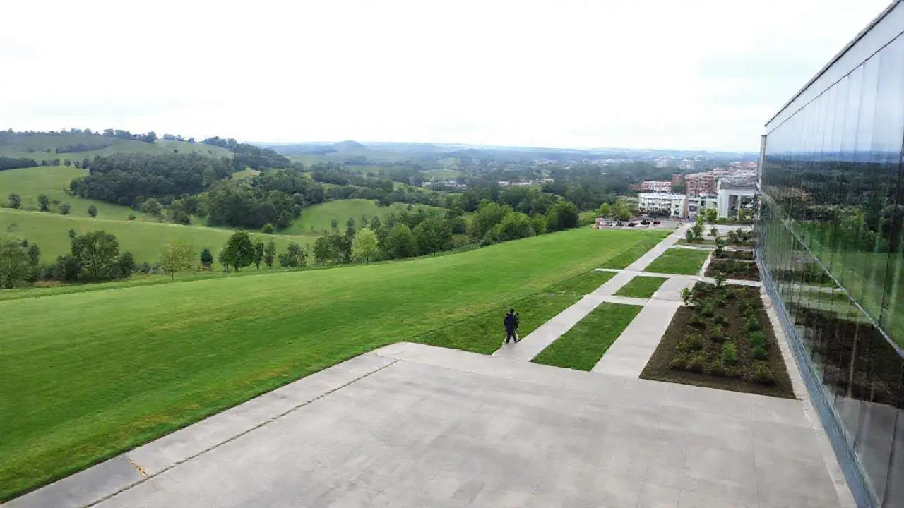 Paisaje sereno y moderno, con atmósfera suave