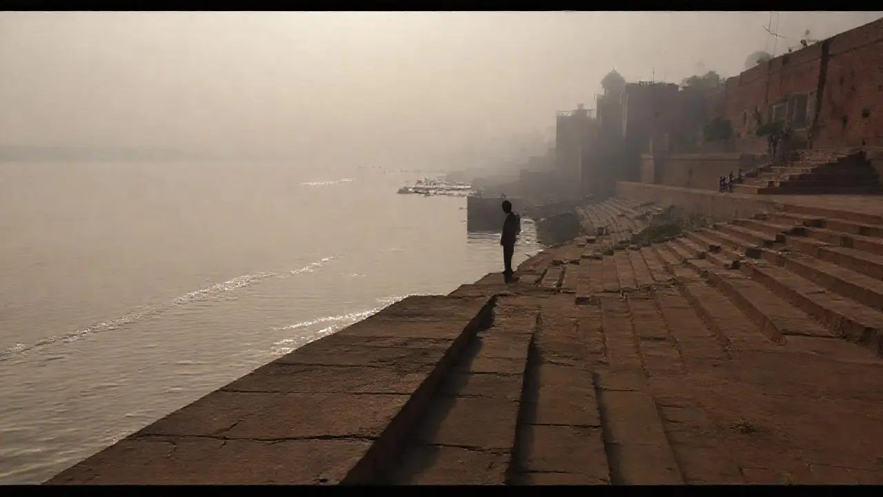 Serenidad matutina en un paisaje vasto