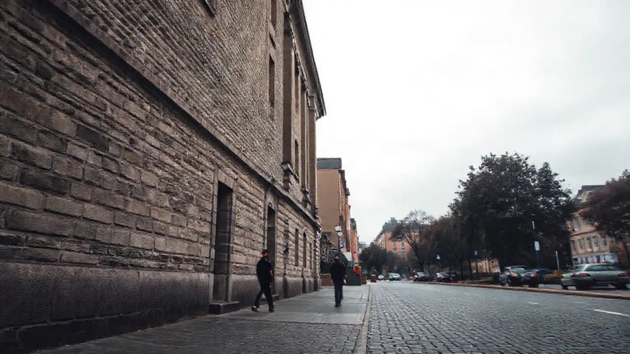 Escena urbana melancólica, difusa y antigua