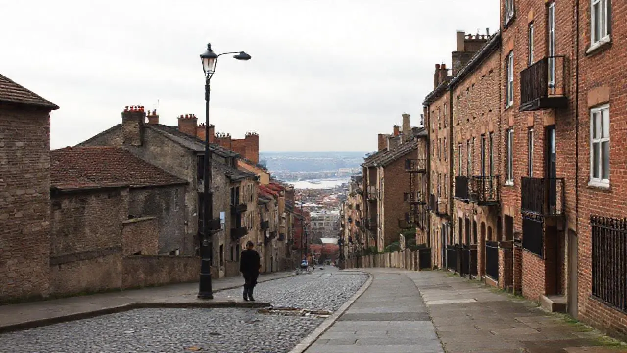 Calle tranquila, arquitectura y atmósfera urbana
