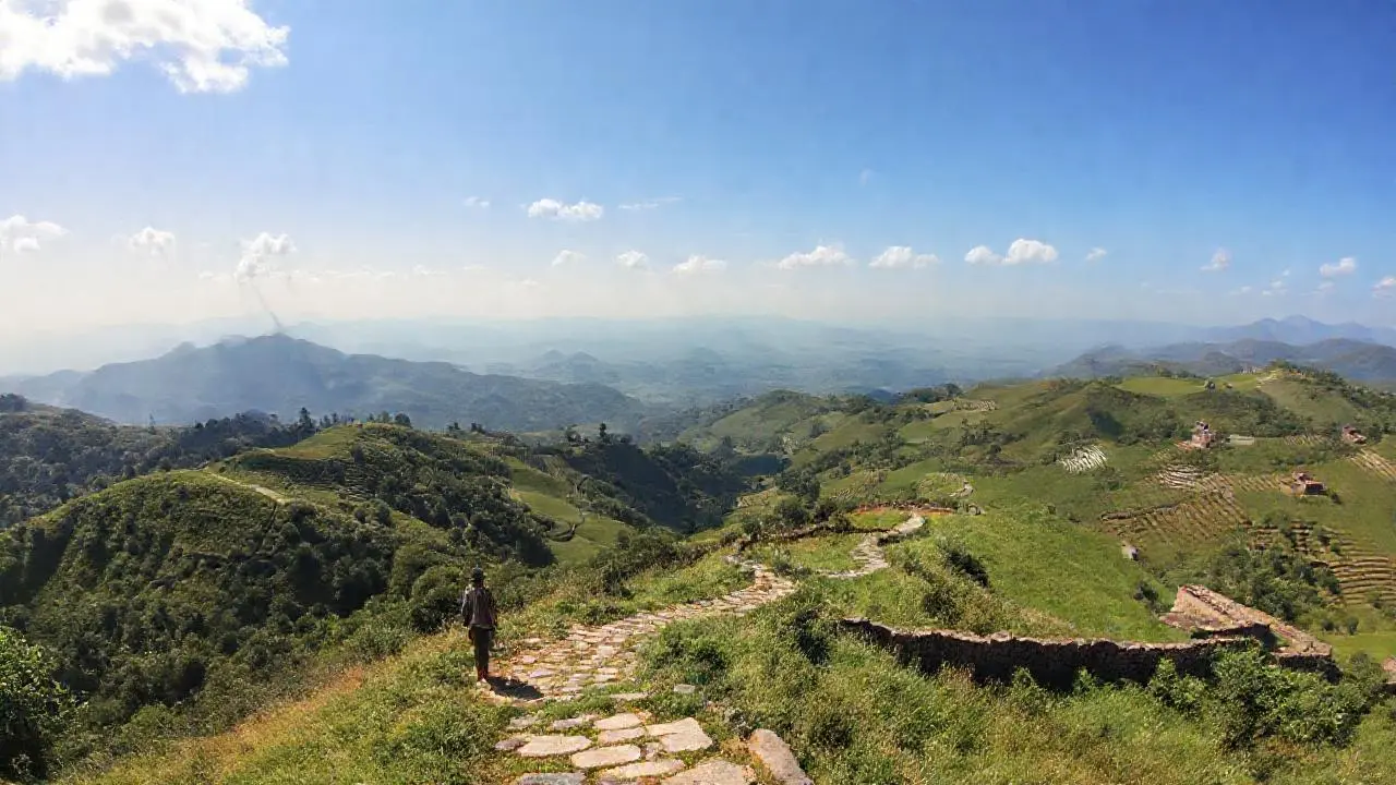 Paisaje rural tranquilo, amplio y realista