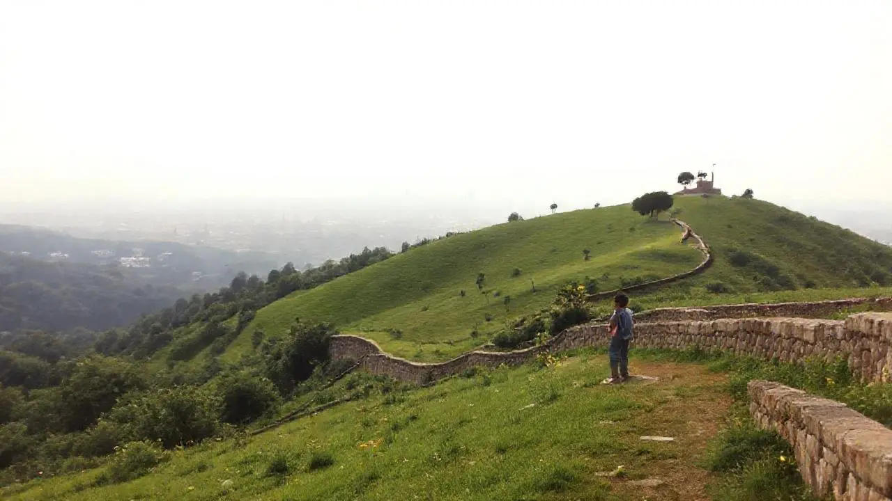 Paisaje tranquilo, amplio y ondulado