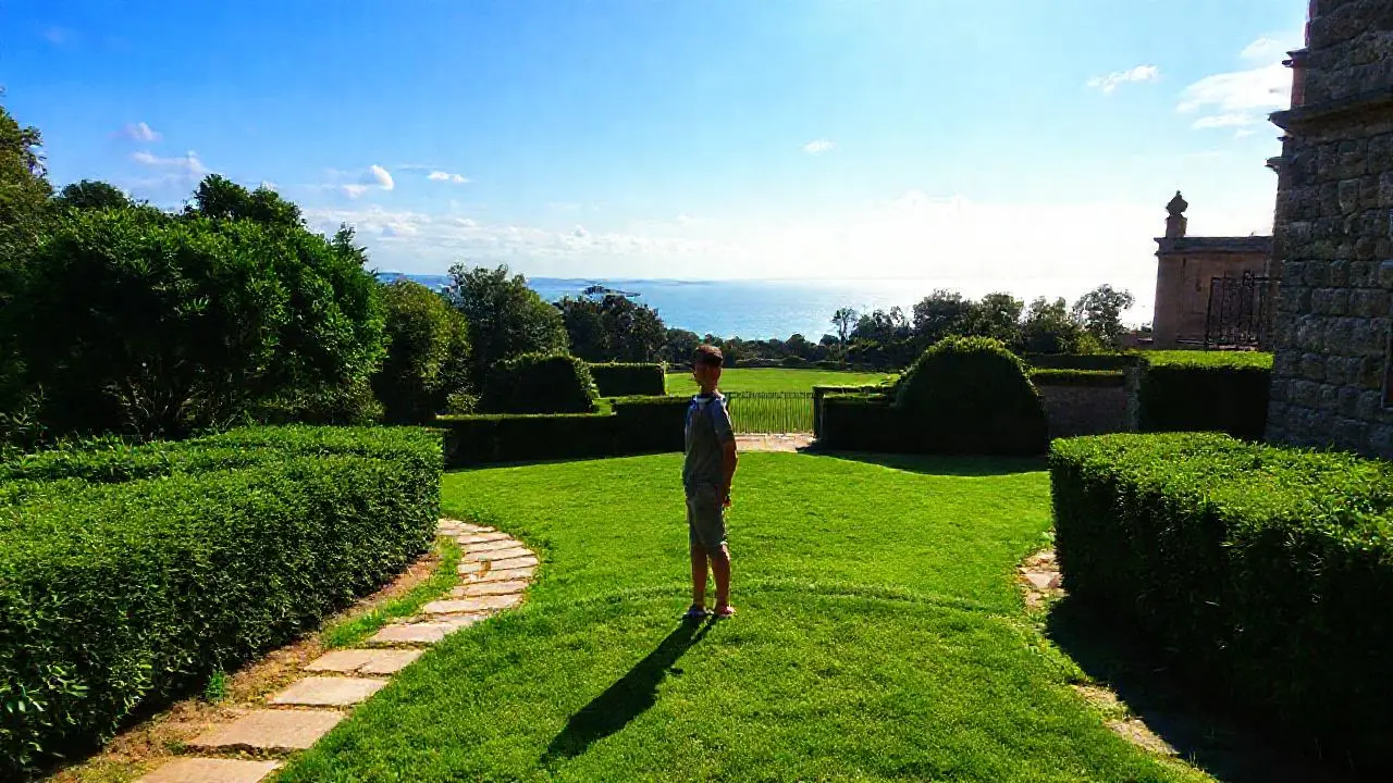 Paz serena en un jardín soleado