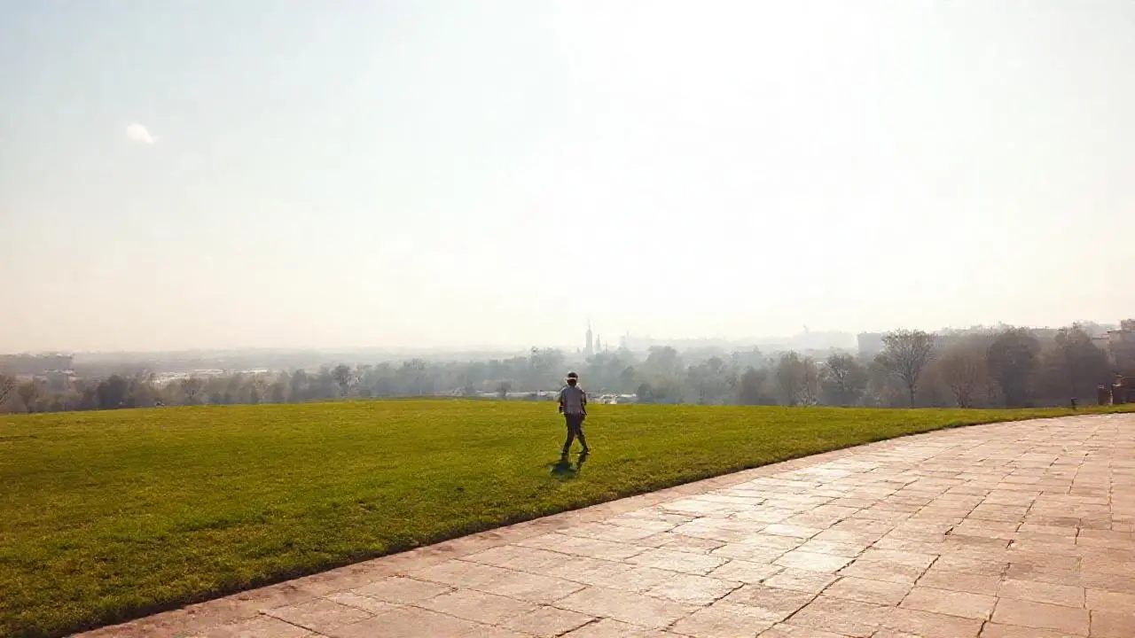 Paz serena en un paisaje abierto