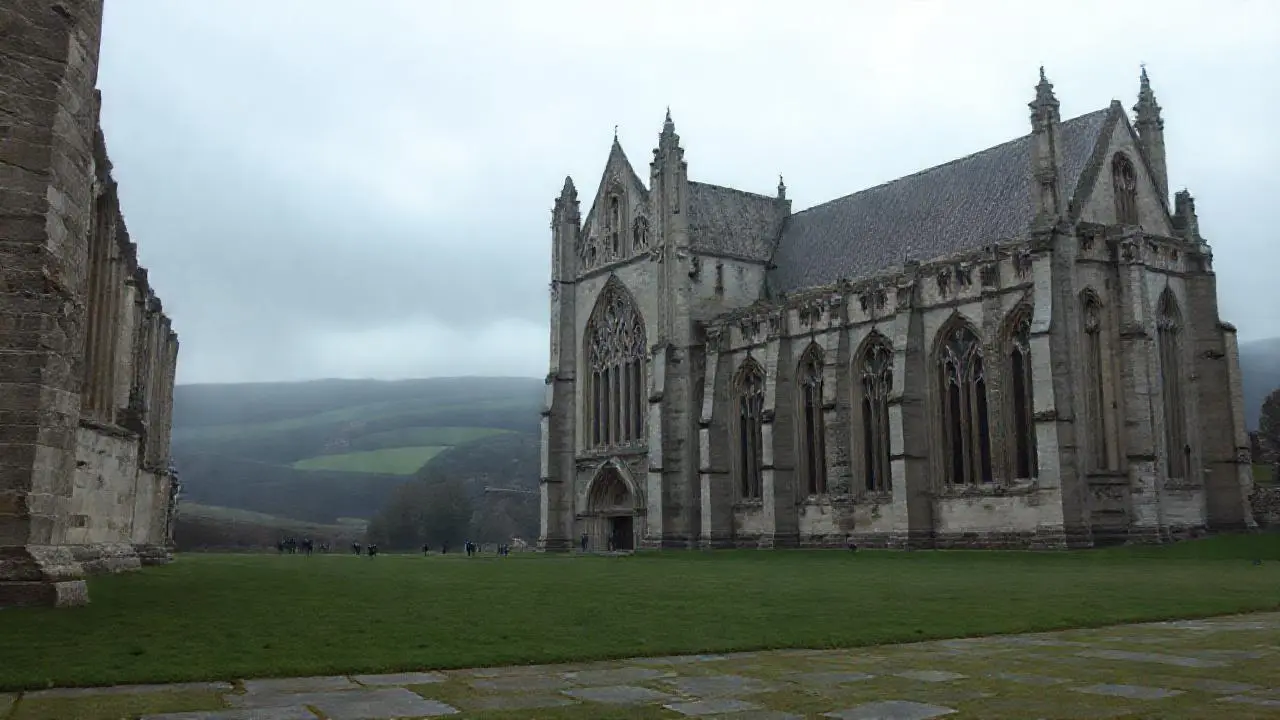 Catedral gótica inglesa, serena y melancólica